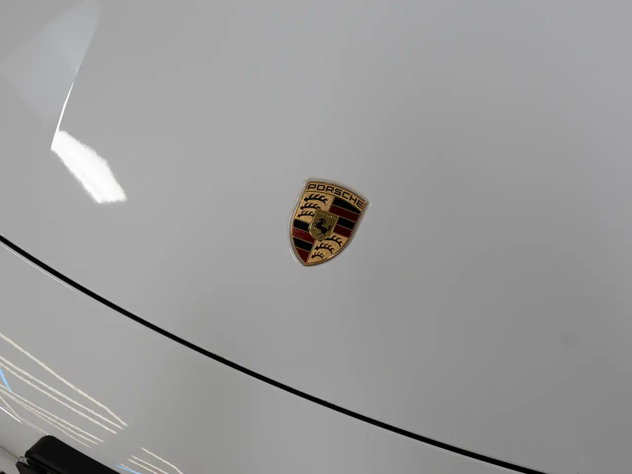 Porsche Taycan photo Porsche Taycan