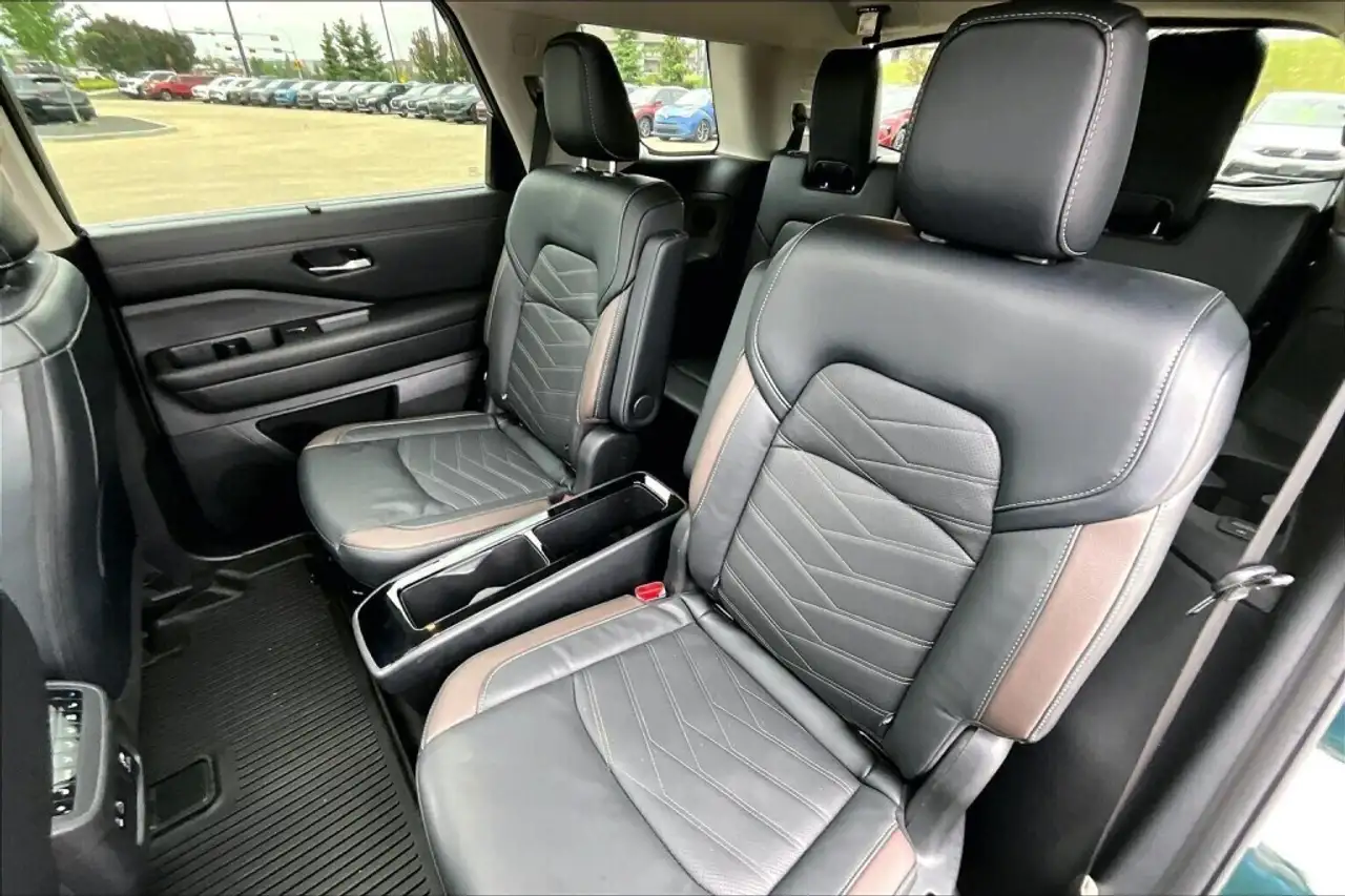 Nissan Pathfinder photo Nissan Pathfinder
