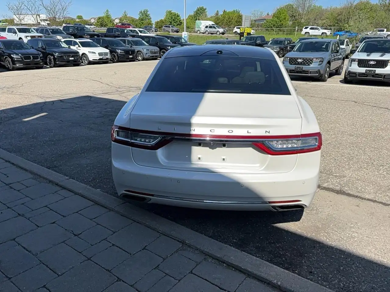 Lincoln Continental снимка Lincoln Continental