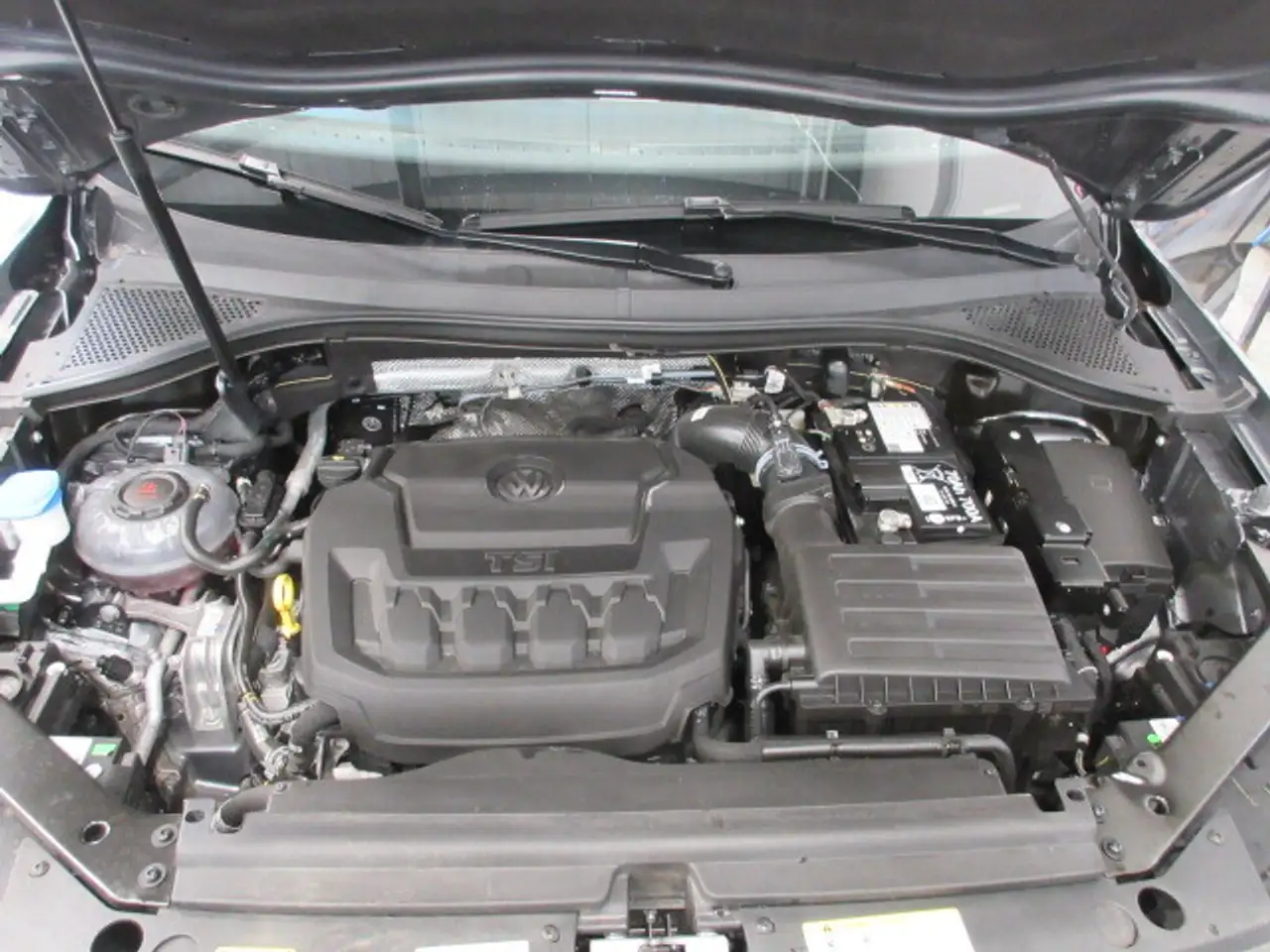 Volkswagen Tiguan снимка Volkswagen Tiguan
