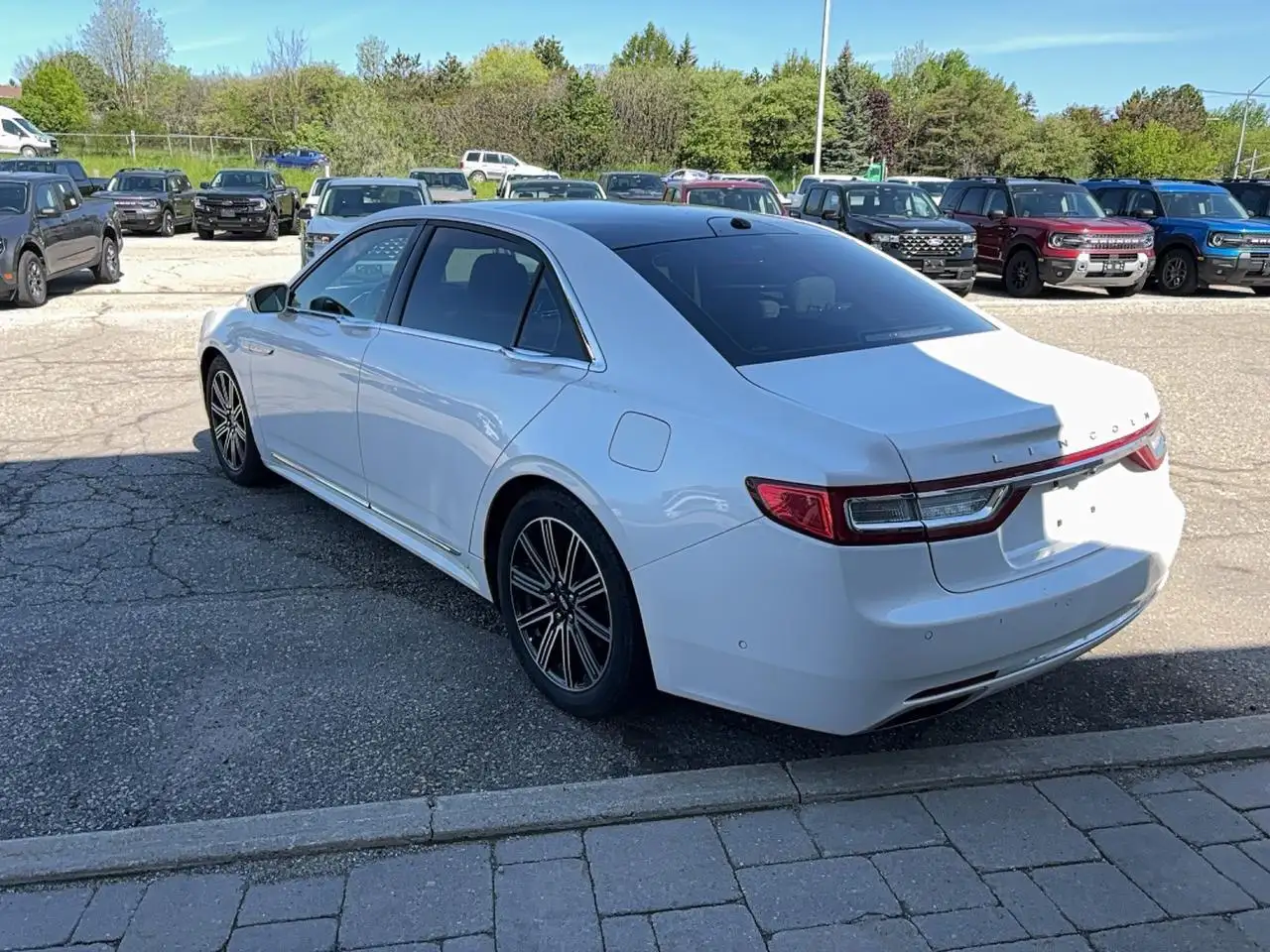 Lincoln Continental снимка Lincoln Continental