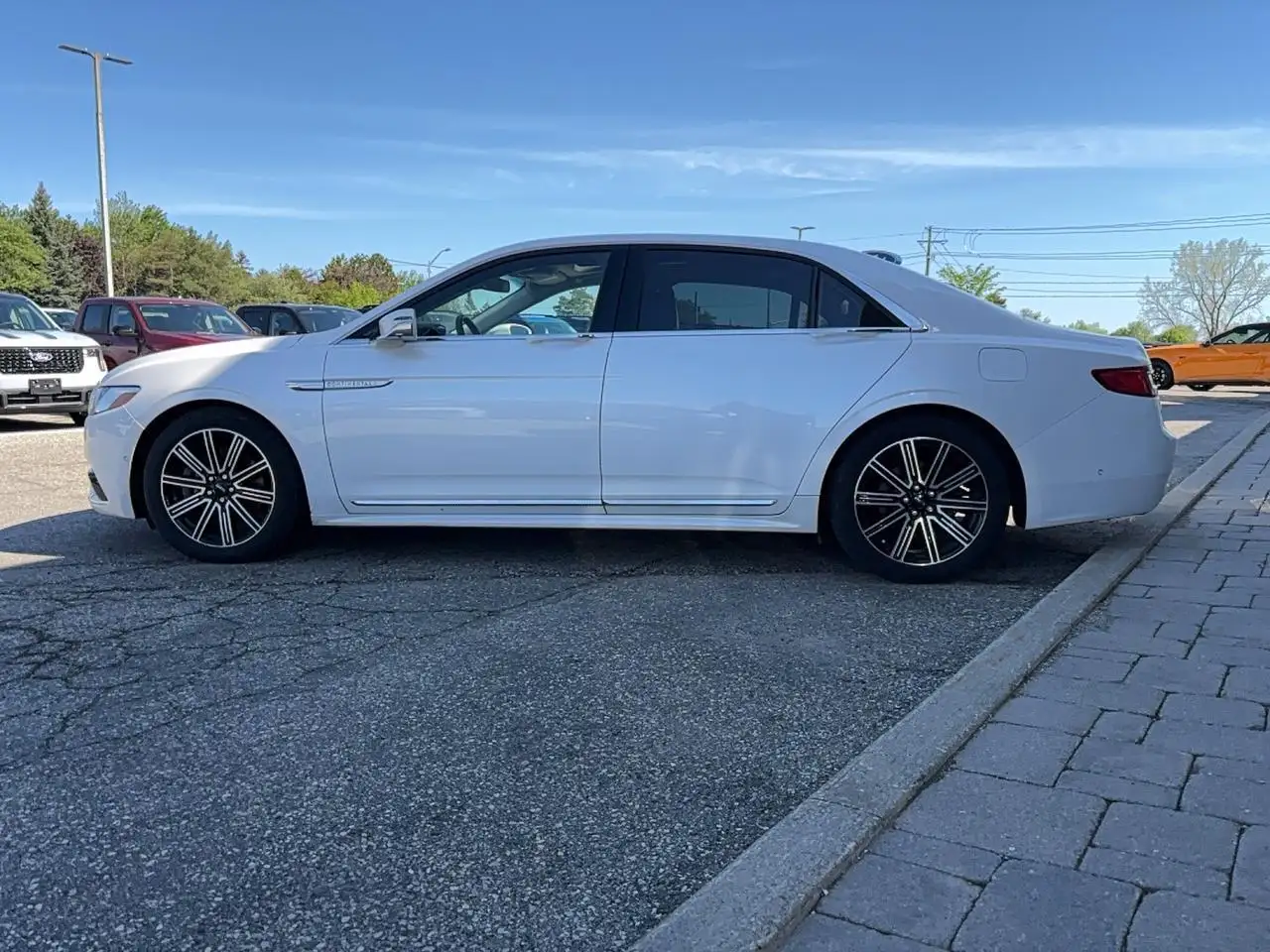 Lincoln Continental снимка Lincoln Continental