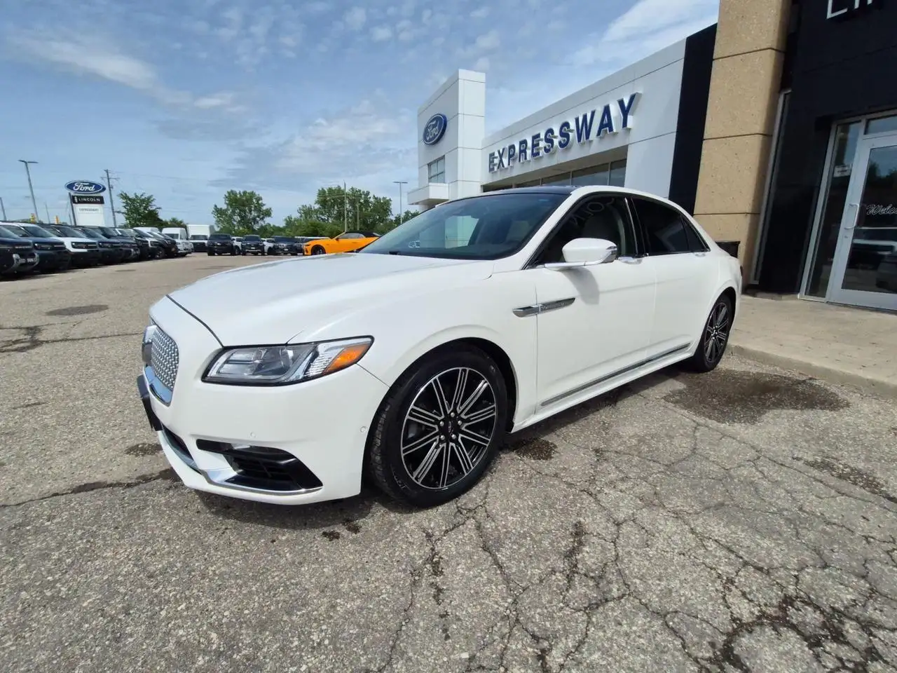 Lincoln Continental снимка Lincoln Continental