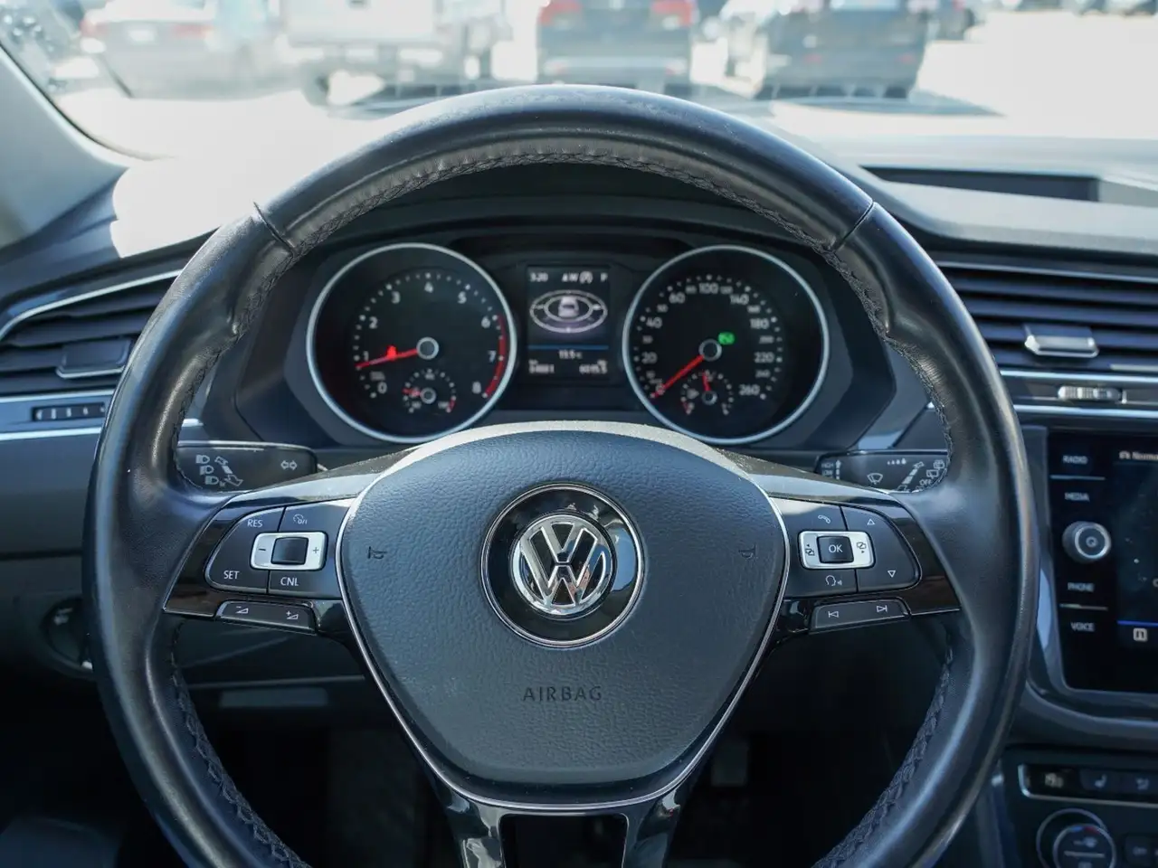 Volkswagen Tiguan снимка Volkswagen Tiguan