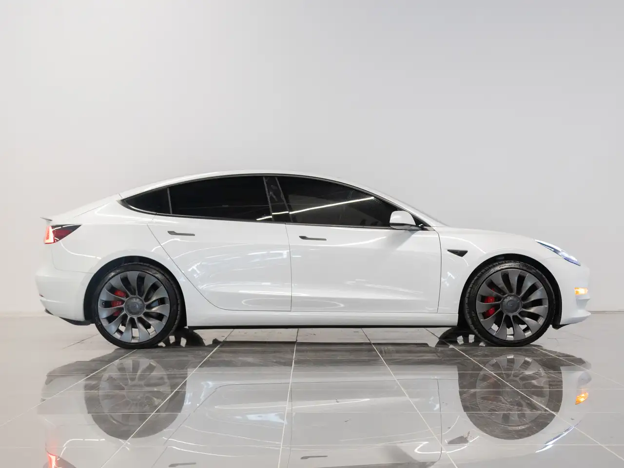 Tesla Model 3 photo Tesla Model 3