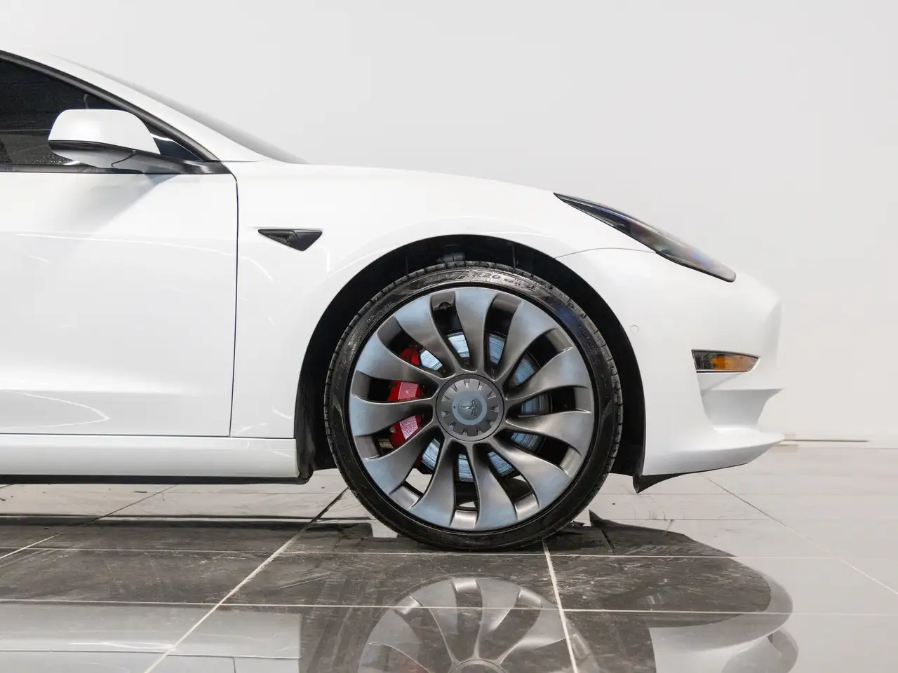 Tesla Model 3 photo Tesla Model 3