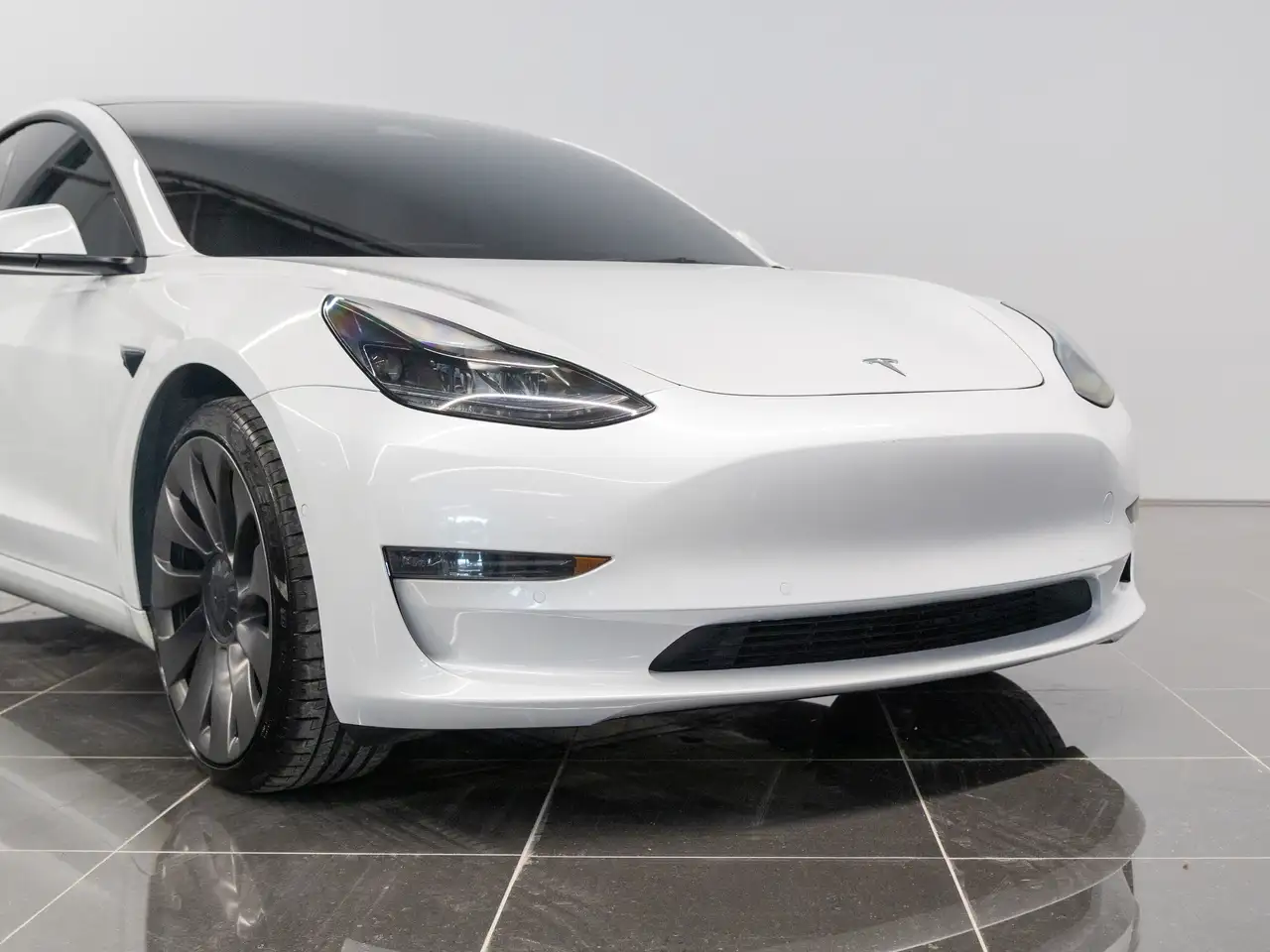 Tesla Model 3 photo Tesla Model 3
