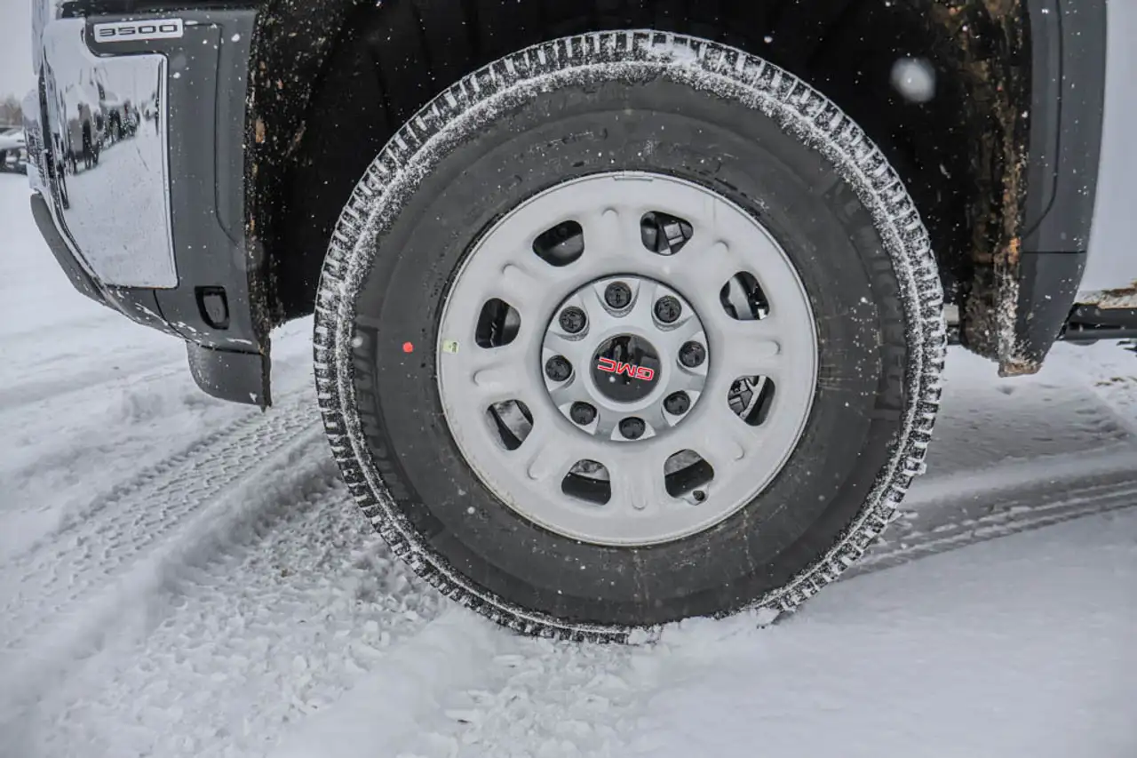 GMC Sierra 3500HD снимка GMC Sierra 3500HD