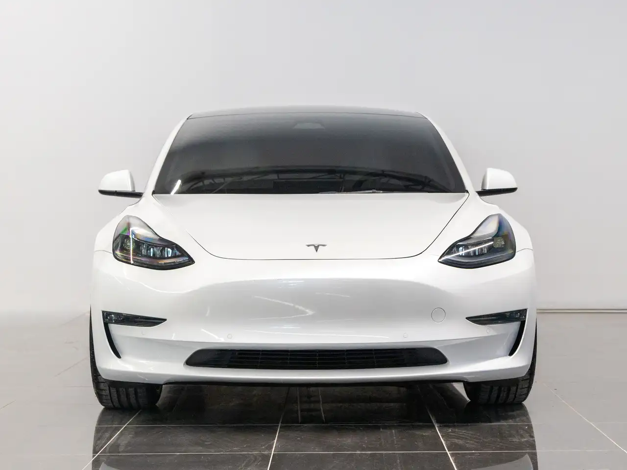 Tesla Model 3 photo Tesla Model 3
