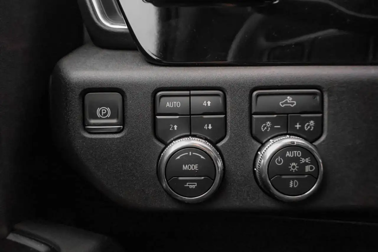 GMC Sierra 3500HD снимка GMC Sierra 3500HD
