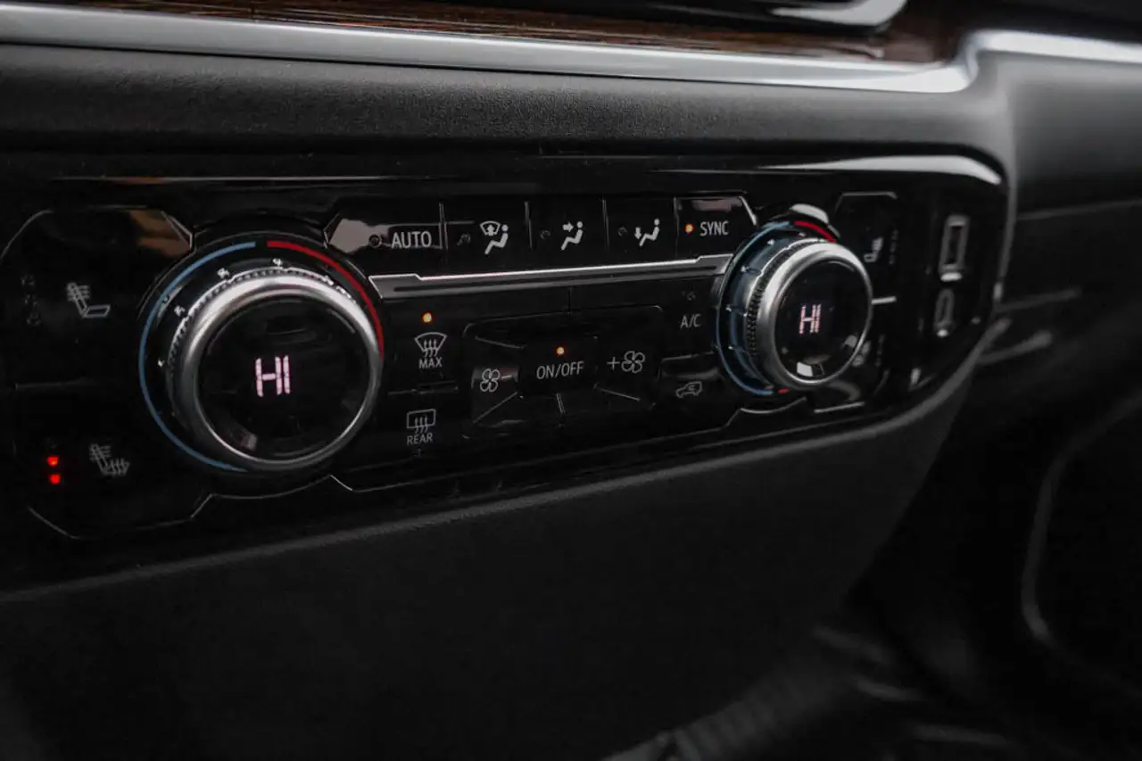 GMC Sierra 3500HD снимка GMC Sierra 3500HD