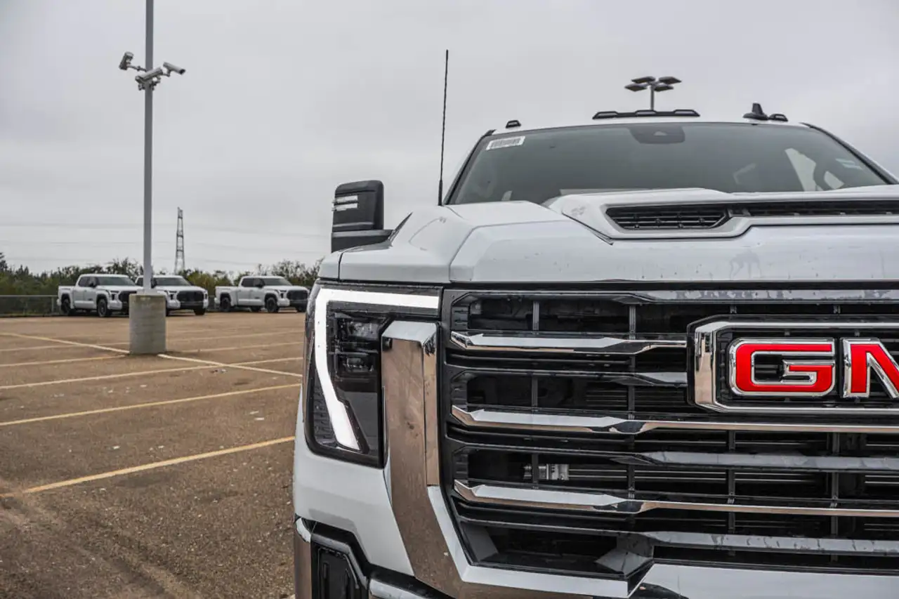 GMC Sierra 3500HD photo GMC Sierra 3500HD