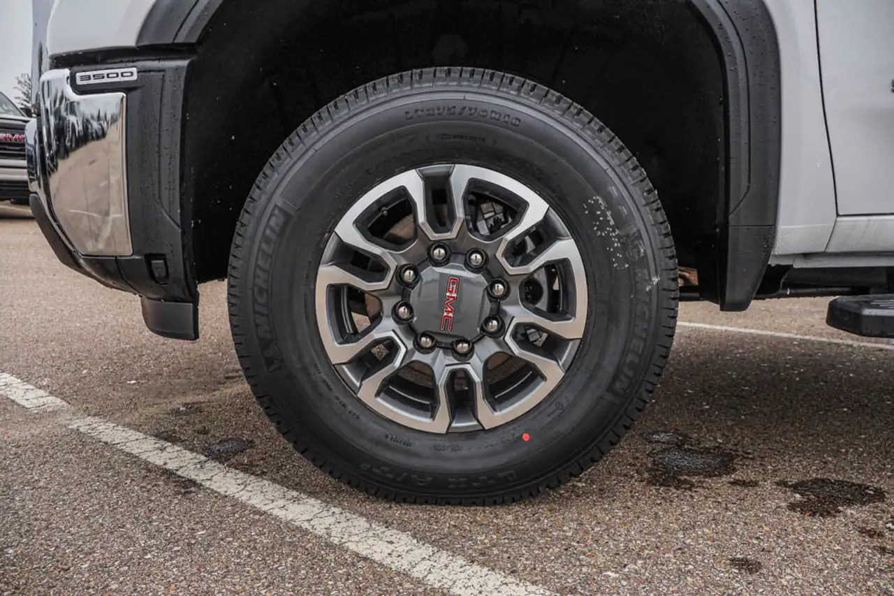 GMC Sierra 3500HD photo GMC Sierra 3500HD