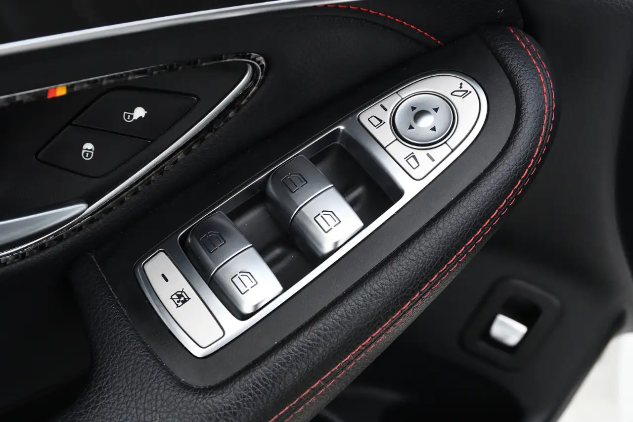 Mercedes-Benz GLC photo Mercedes-Benz GLC