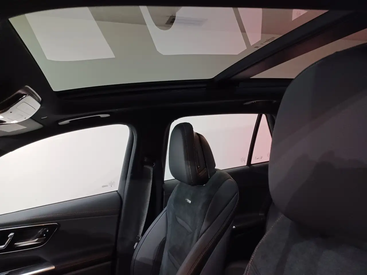 Mercedes-Benz GLC снимка Mercedes-Benz GLC