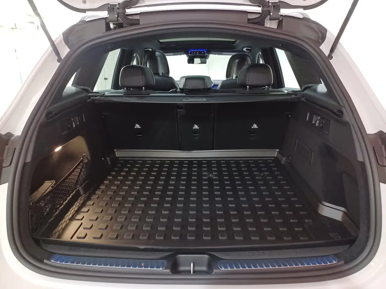 Mercedes-Benz GLC снимка Mercedes-Benz GLC