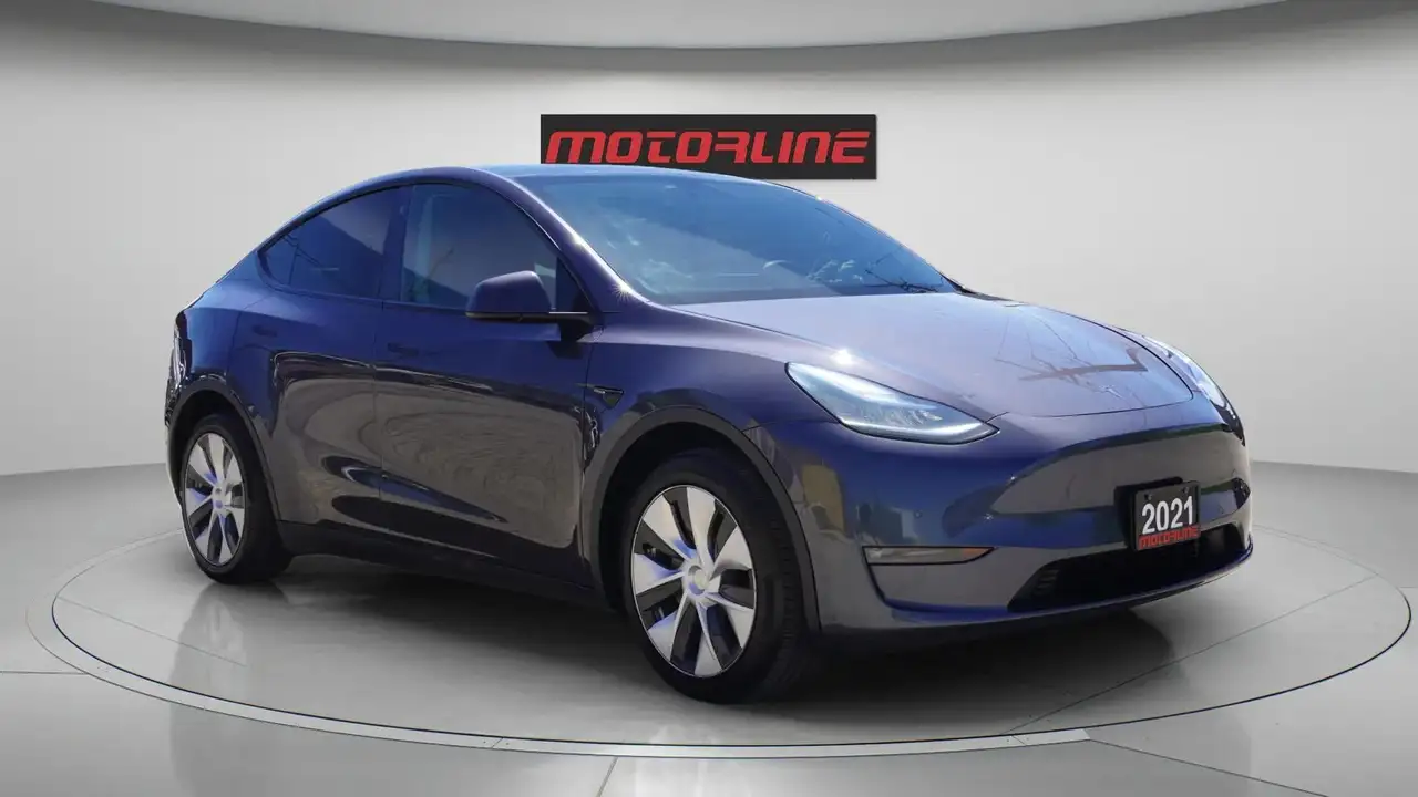 Tesla Model Y photo Tesla Model Y