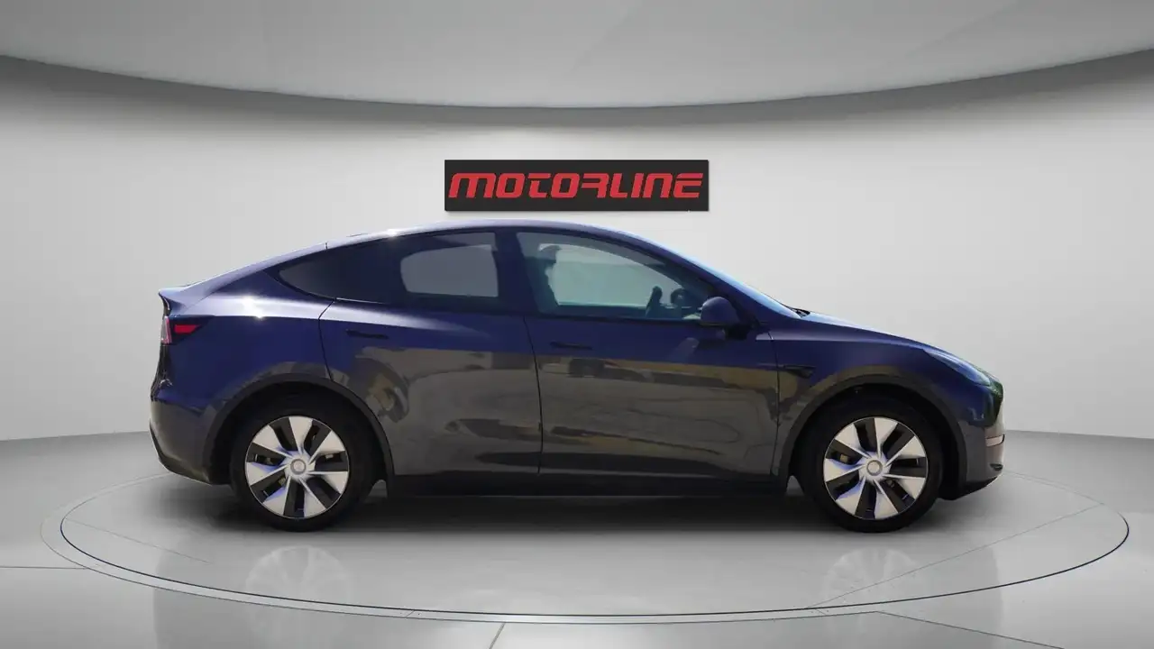 Tesla Model Y photo Tesla Model Y