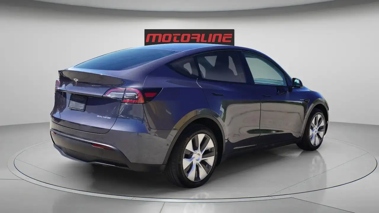 Tesla Model Y photo Tesla Model Y