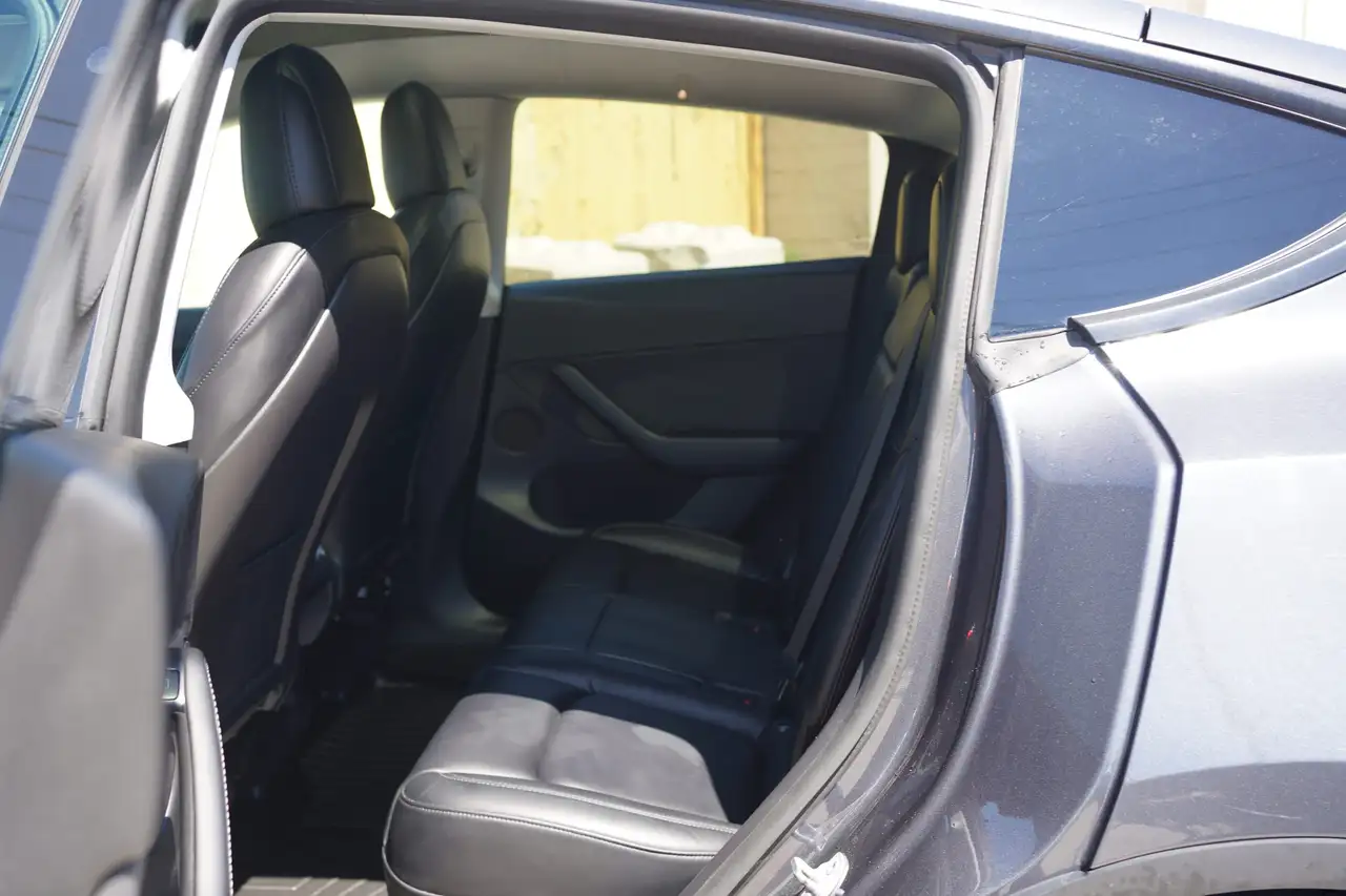 Tesla Model Y photo Tesla Model Y