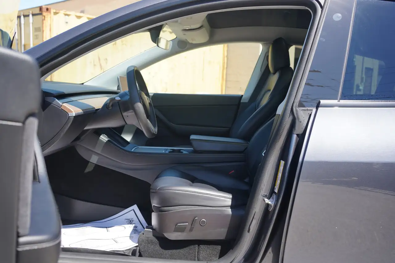 Tesla Model Y photo Tesla Model Y