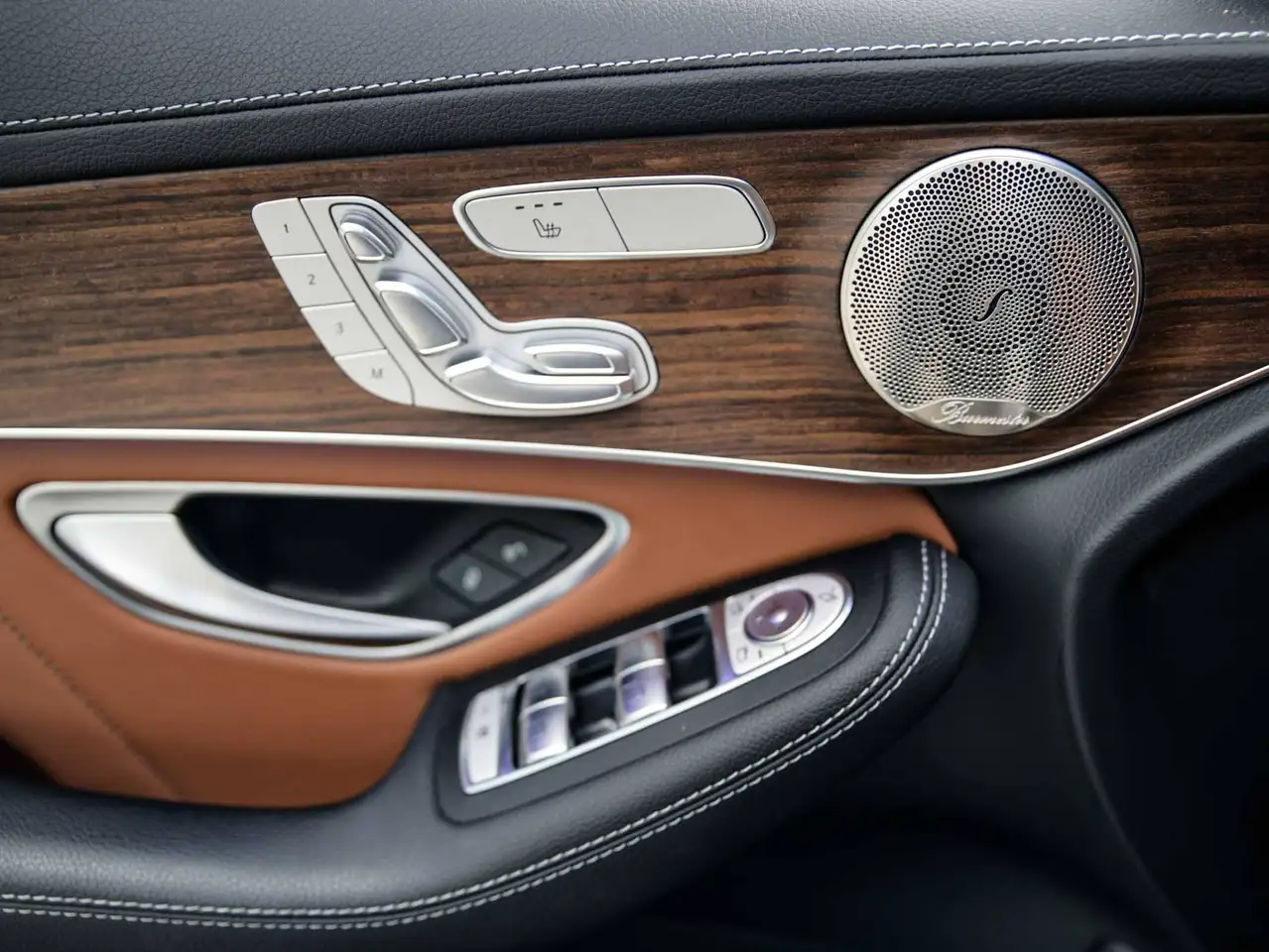Mercedes-Benz GLC снимка Mercedes-Benz GLC