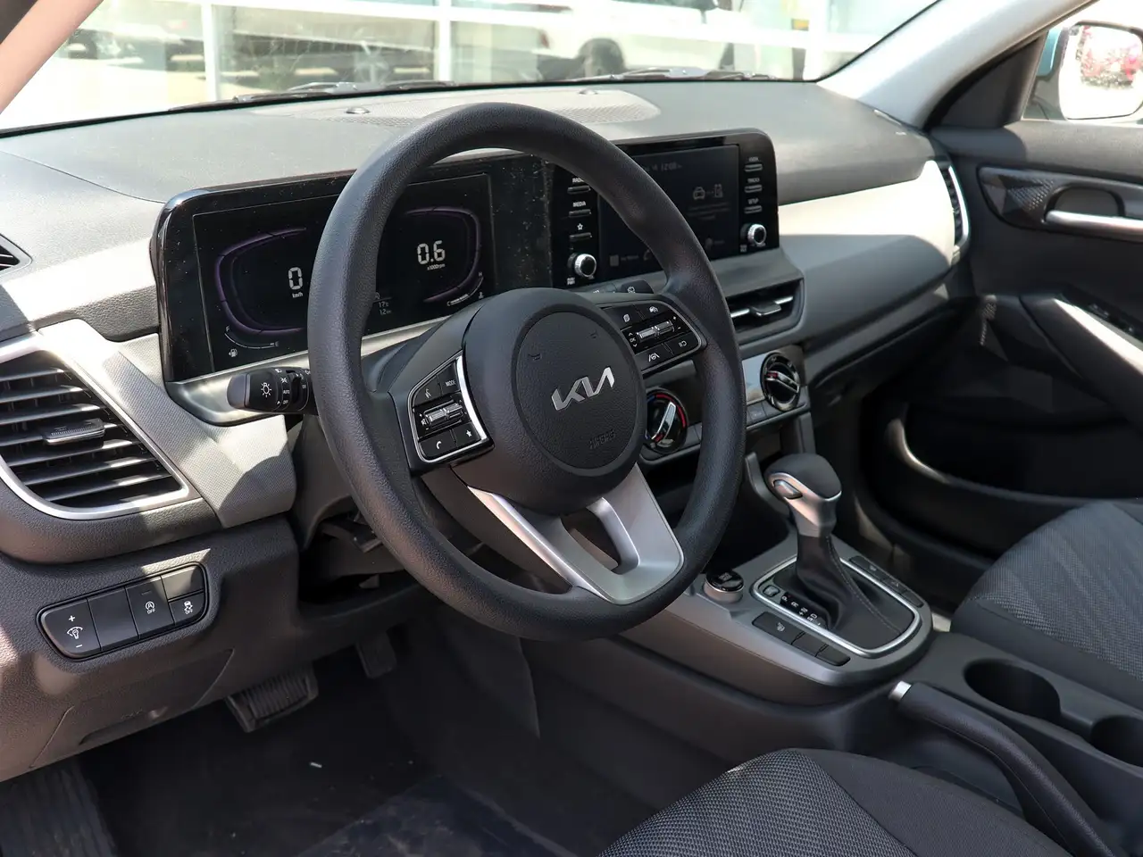 Kia Seltos photo Kia Seltos