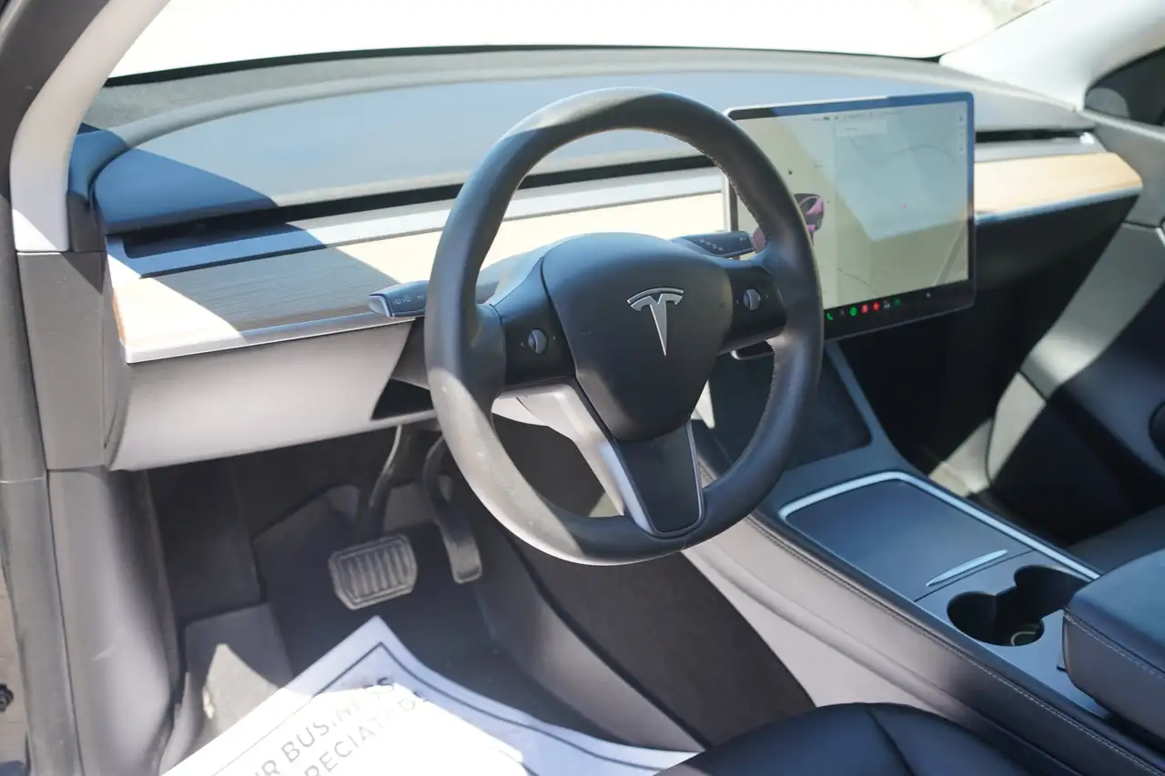 Tesla Model Y photo Tesla Model Y