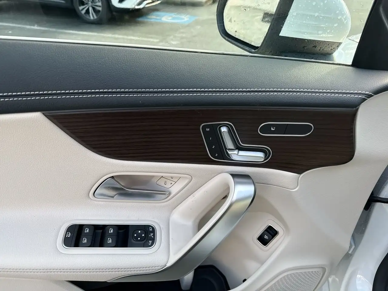 Mercedes-Benz CLA снимка Mercedes-Benz CLA