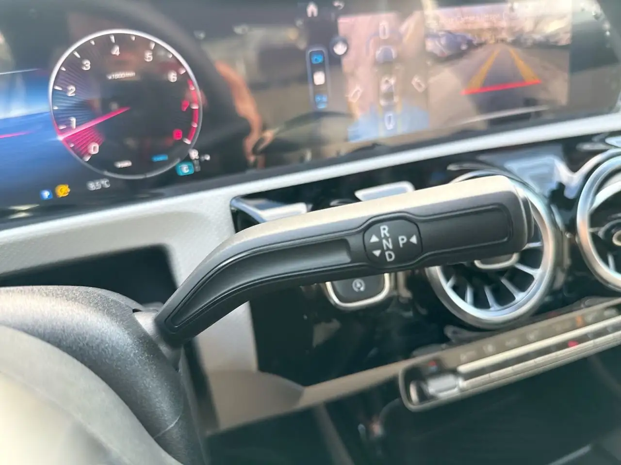 Mercedes-Benz CLA снимка Mercedes-Benz CLA