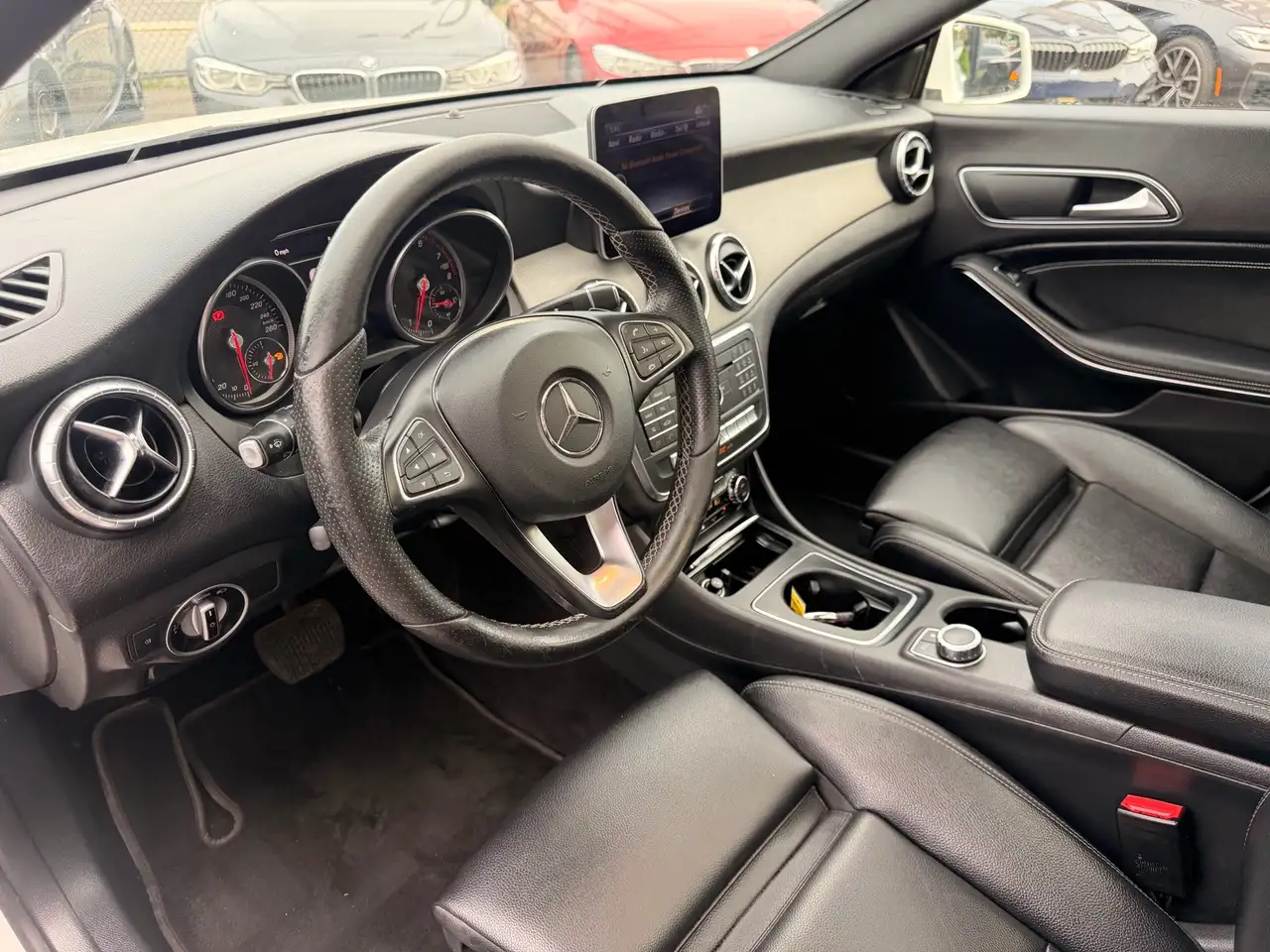 Mercedes-Benz CLA снимка Mercedes-Benz CLA