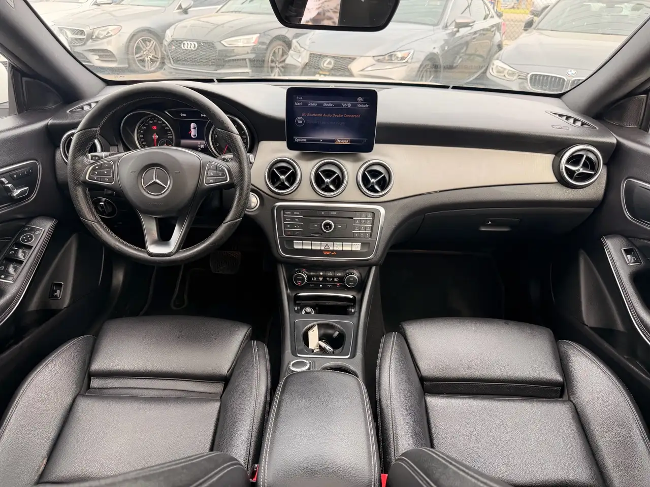 Mercedes-Benz CLA снимка Mercedes-Benz CLA