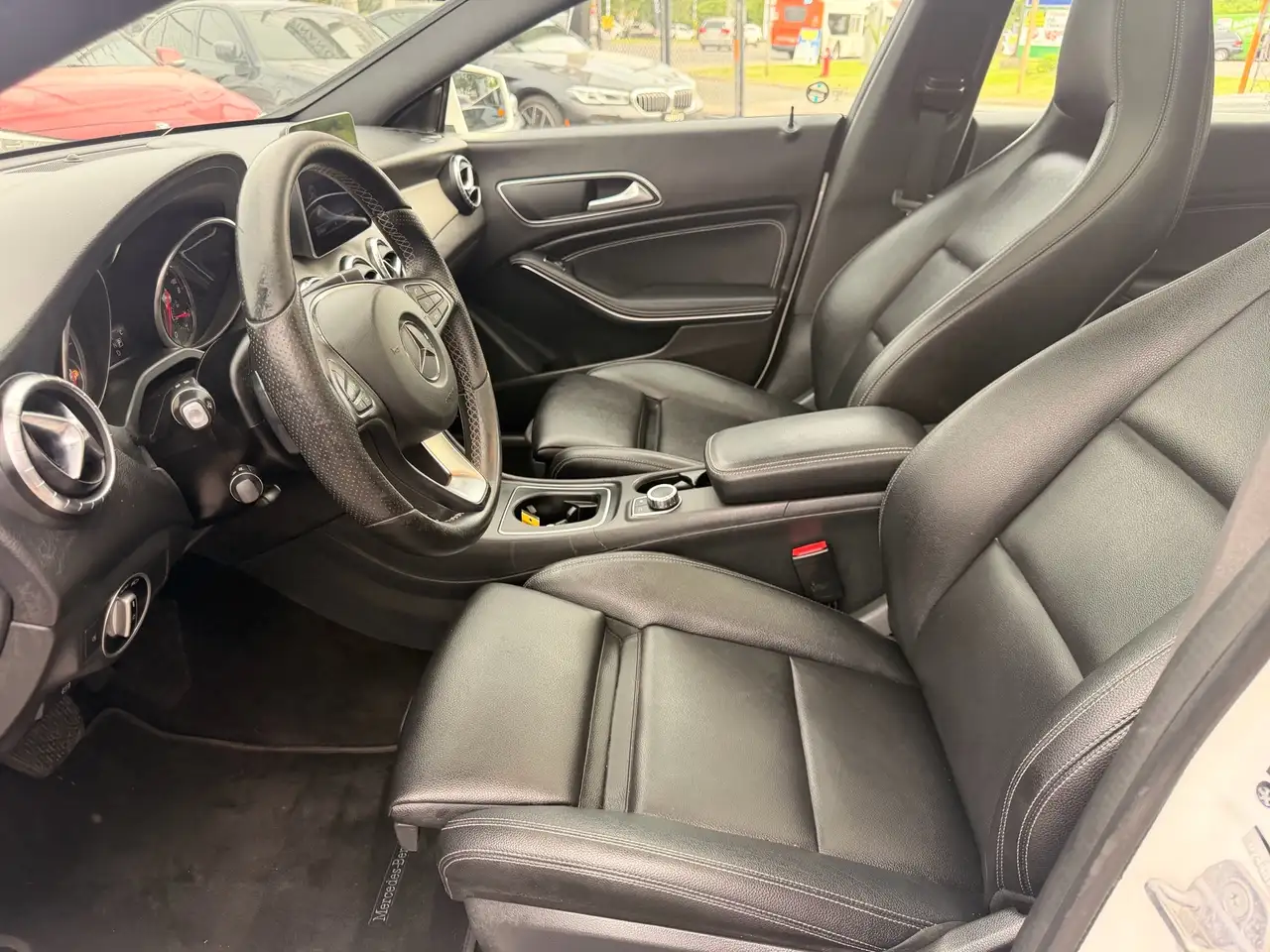 Mercedes-Benz CLA снимка Mercedes-Benz CLA