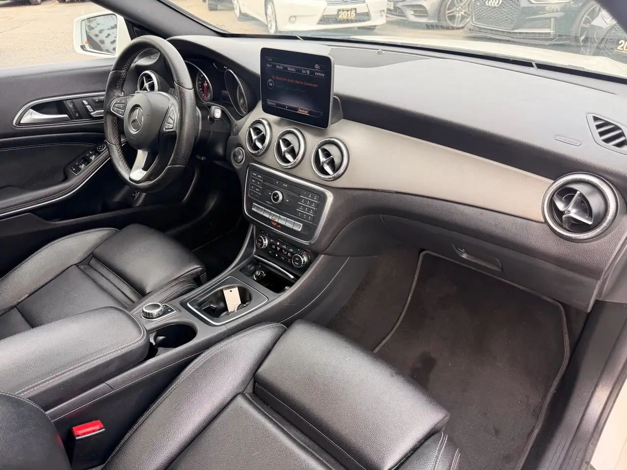 Mercedes-Benz CLA снимка Mercedes-Benz CLA