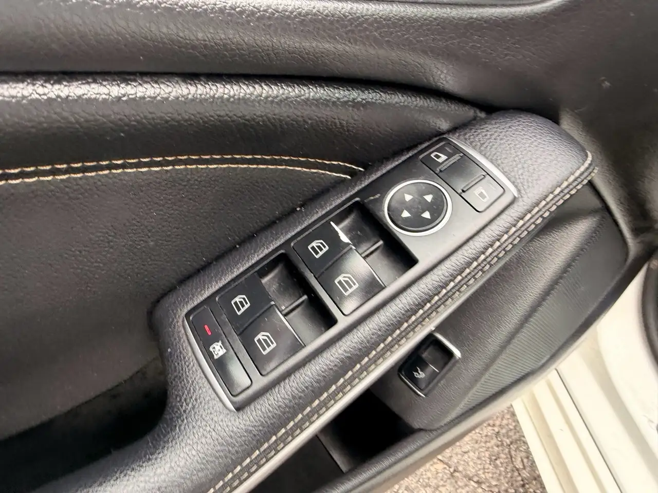 Mercedes-Benz CLA снимка Mercedes-Benz CLA