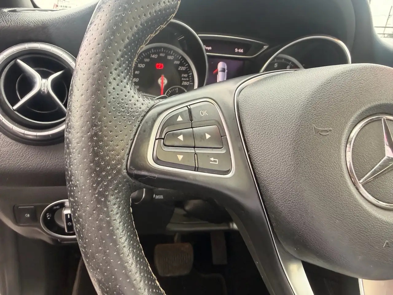 Mercedes-Benz CLA снимка Mercedes-Benz CLA