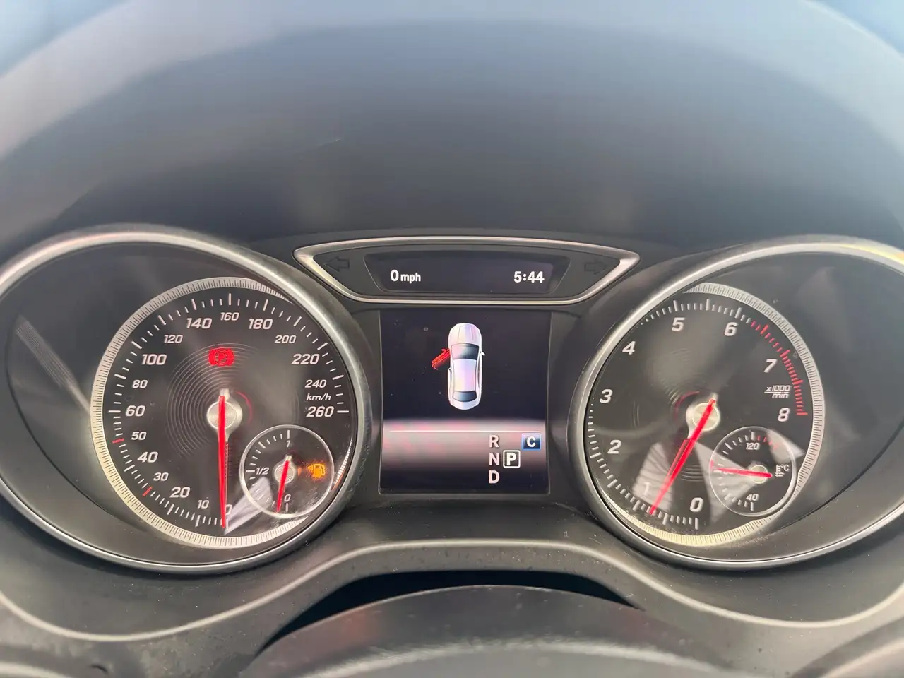 Mercedes-Benz CLA снимка Mercedes-Benz CLA
