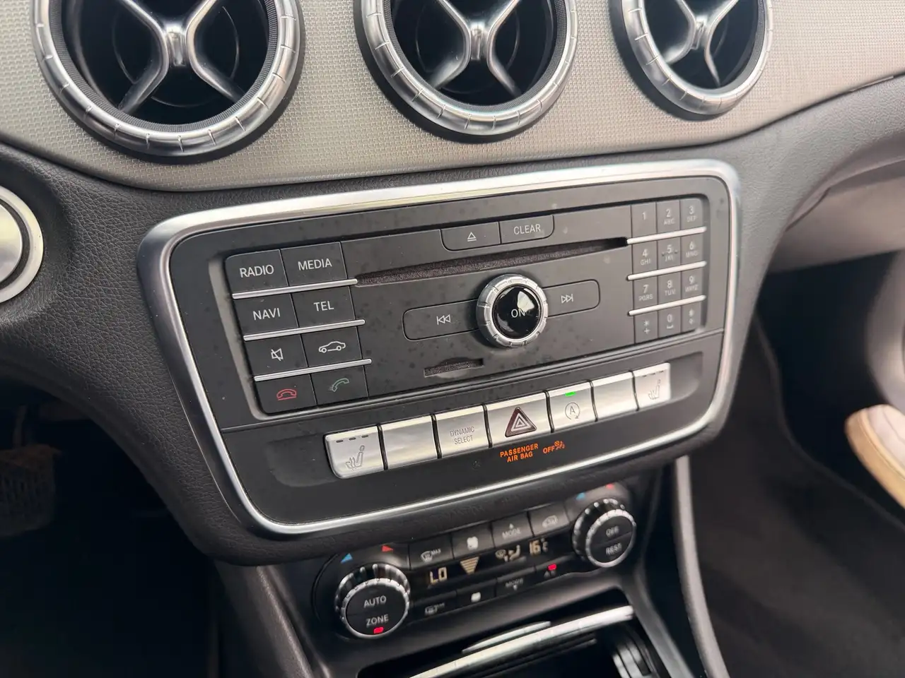 Mercedes-Benz CLA снимка Mercedes-Benz CLA