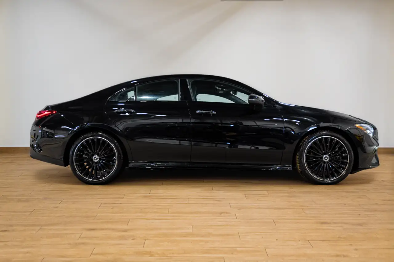 Mercedes-Benz CLA снимка Mercedes-Benz CLA