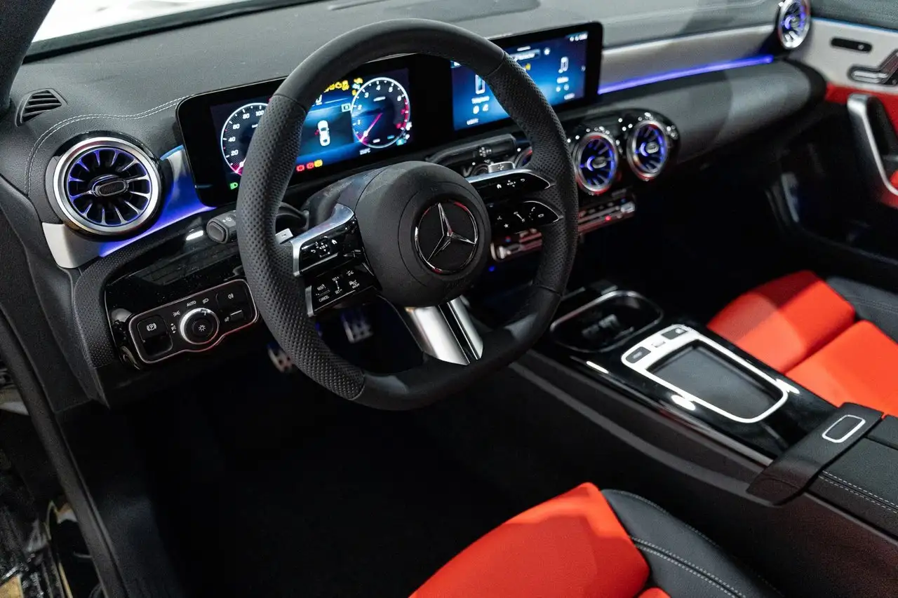 Mercedes-Benz CLA снимка Mercedes-Benz CLA