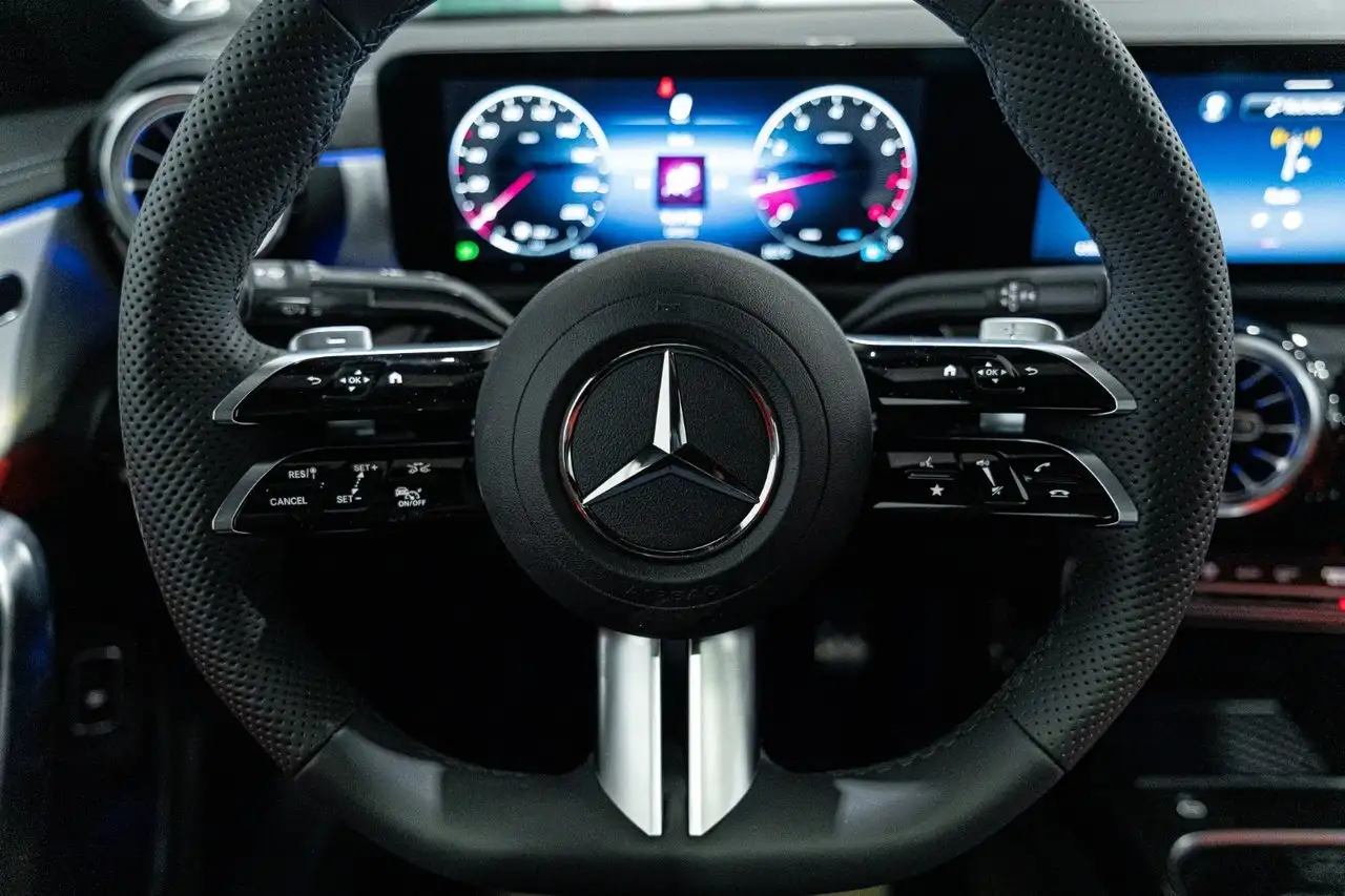Mercedes-Benz CLA снимка Mercedes-Benz CLA
