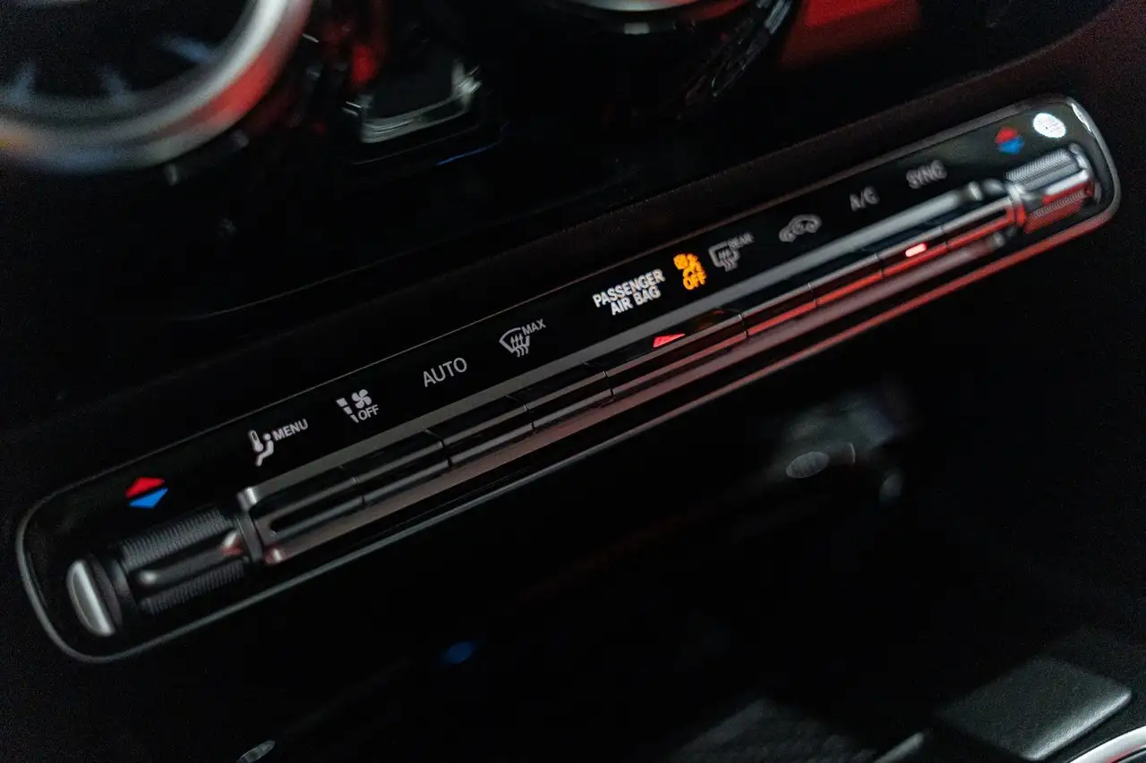 Mercedes-Benz CLA снимка Mercedes-Benz CLA
