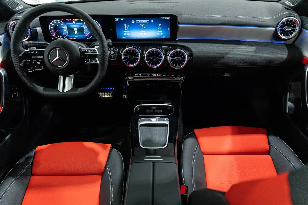 Mercedes-Benz CLA снимка Mercedes-Benz CLA