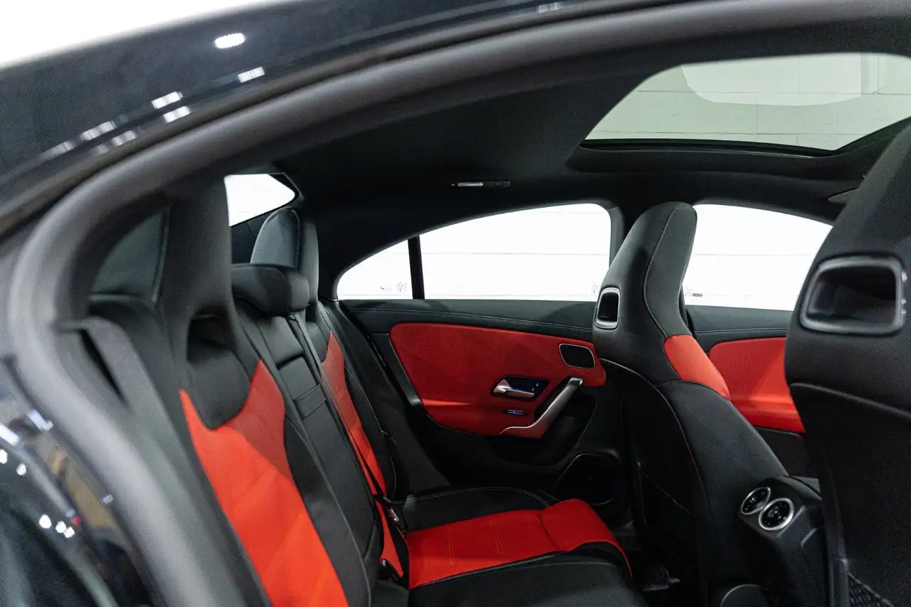 Mercedes-Benz CLA снимка Mercedes-Benz CLA