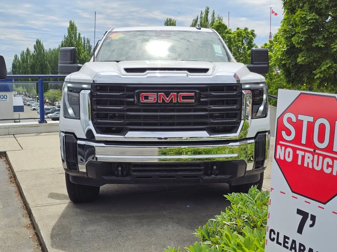 GMC Sierra 3500HD снимка GMC Sierra 3500HD