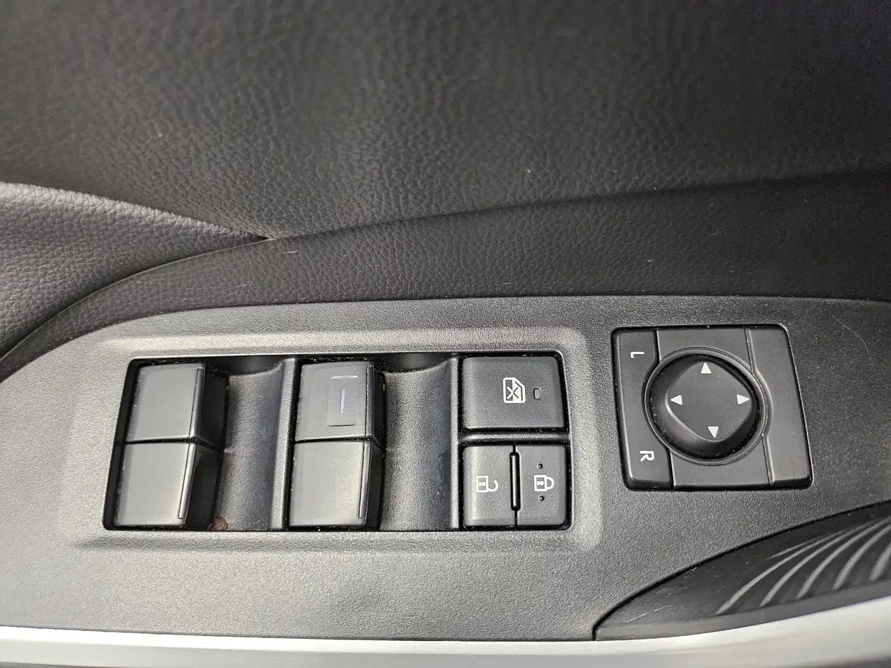 Toyota RAV 4 photo Toyota RAV 4