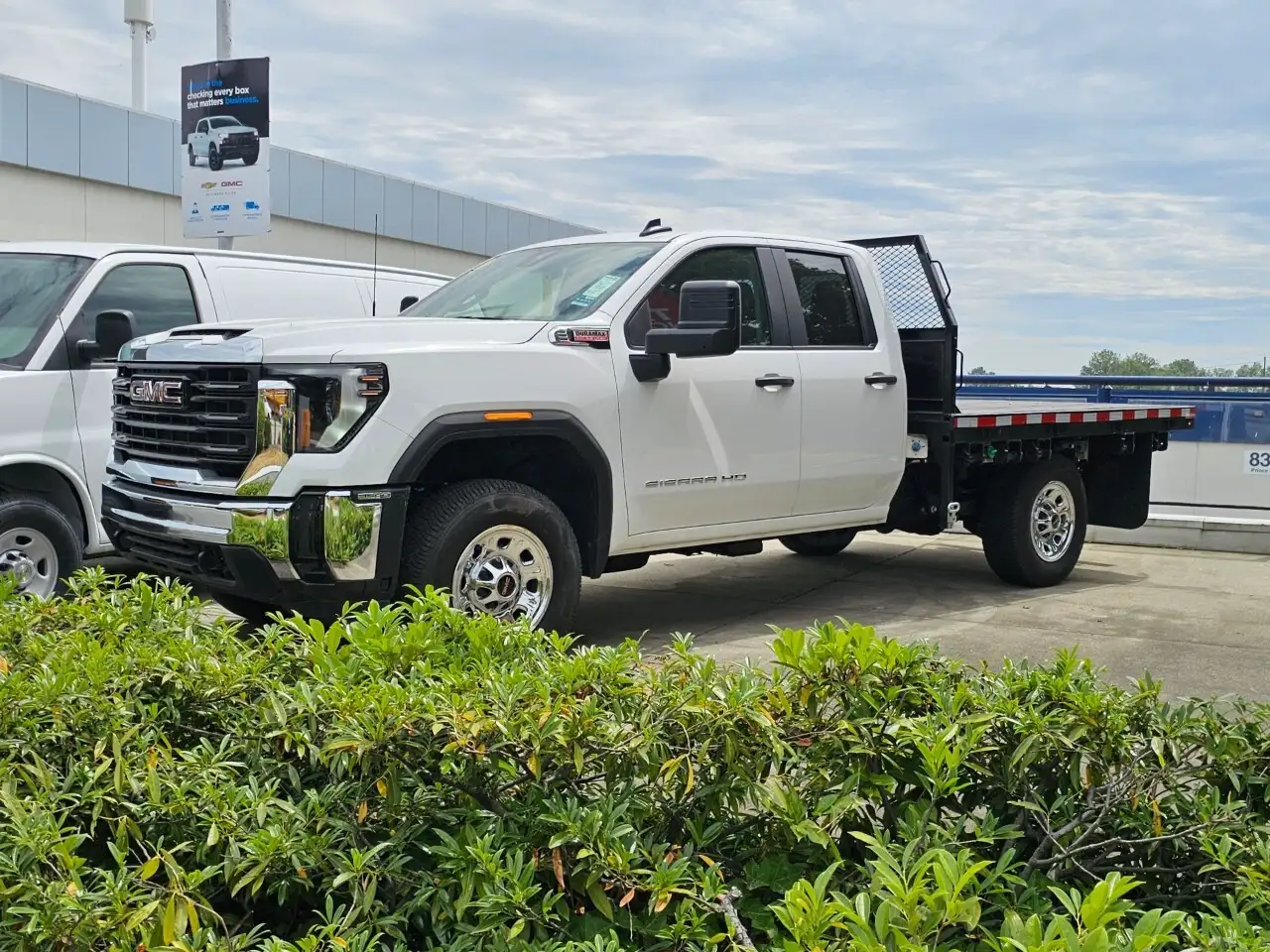 GMC Sierra 3500HD снимка GMC Sierra 3500HD