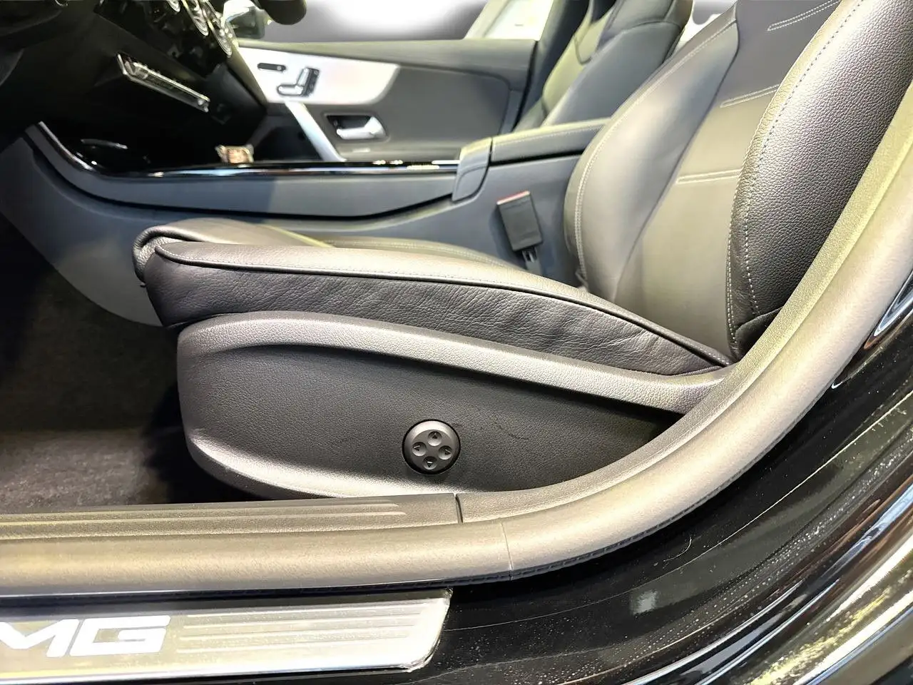 Mercedes-Benz CLA снимка Mercedes-Benz CLA