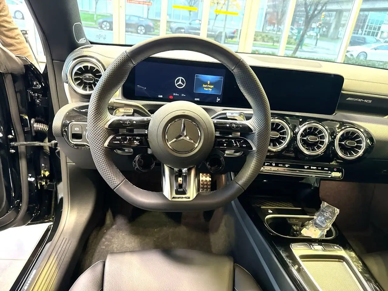 Mercedes-Benz CLA снимка Mercedes-Benz CLA