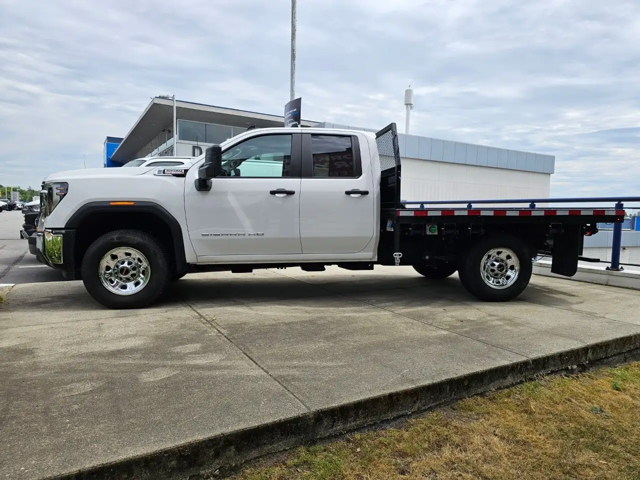 GMC Sierra 3500HD снимка GMC Sierra 3500HD